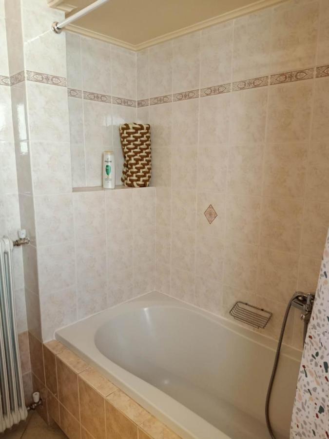 Big Apt 3Bed 3Bath 10 Min Walk Acropolis เอเธนส์ ภายนอก รูปภาพ